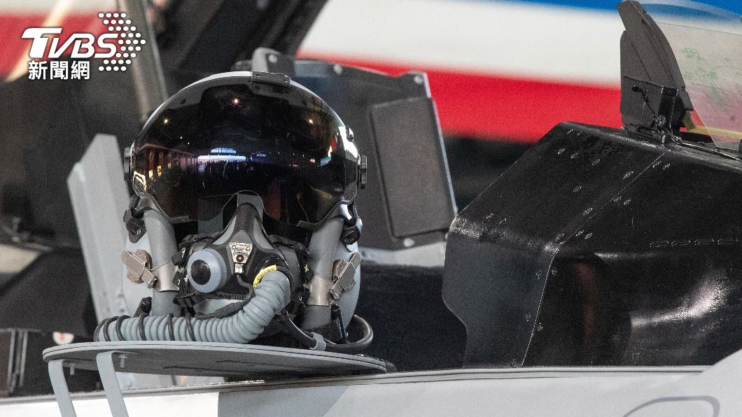 F-16V飛行頭盔要價1200萬 讓飛行員「看哪打哪」