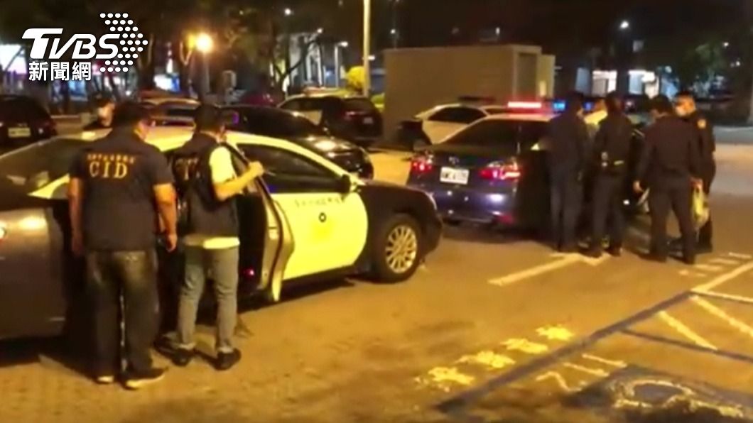 警方將4人移送地檢署。(圖/TVBS)