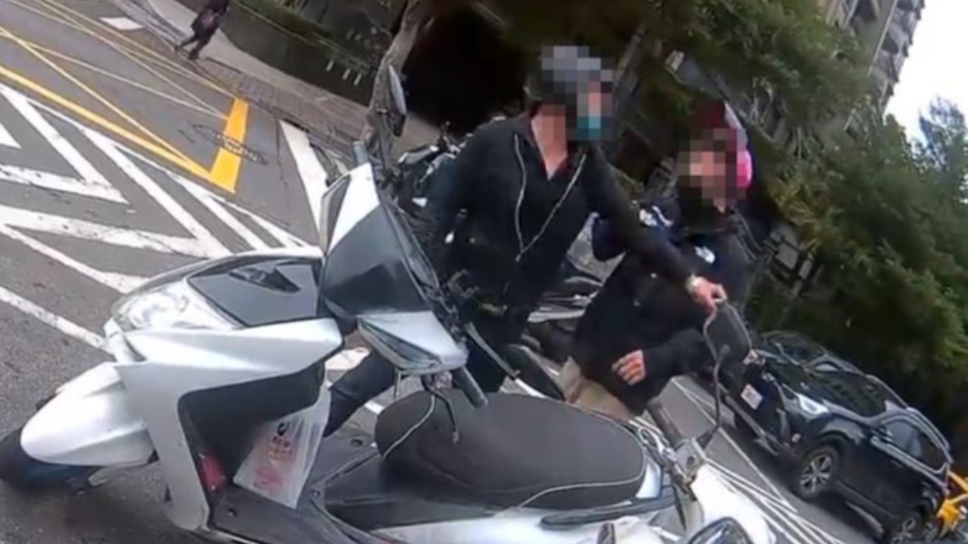 疑似惡意逼車起爭執。(圖/翻攝自WoWtchout地圖型行車影像分享平台 YouTube)