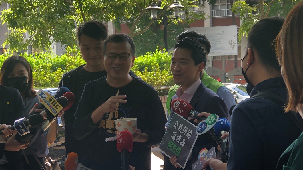 羅智強又出招赴立院下公投辯論戰帖　何志偉回贈三色豆　