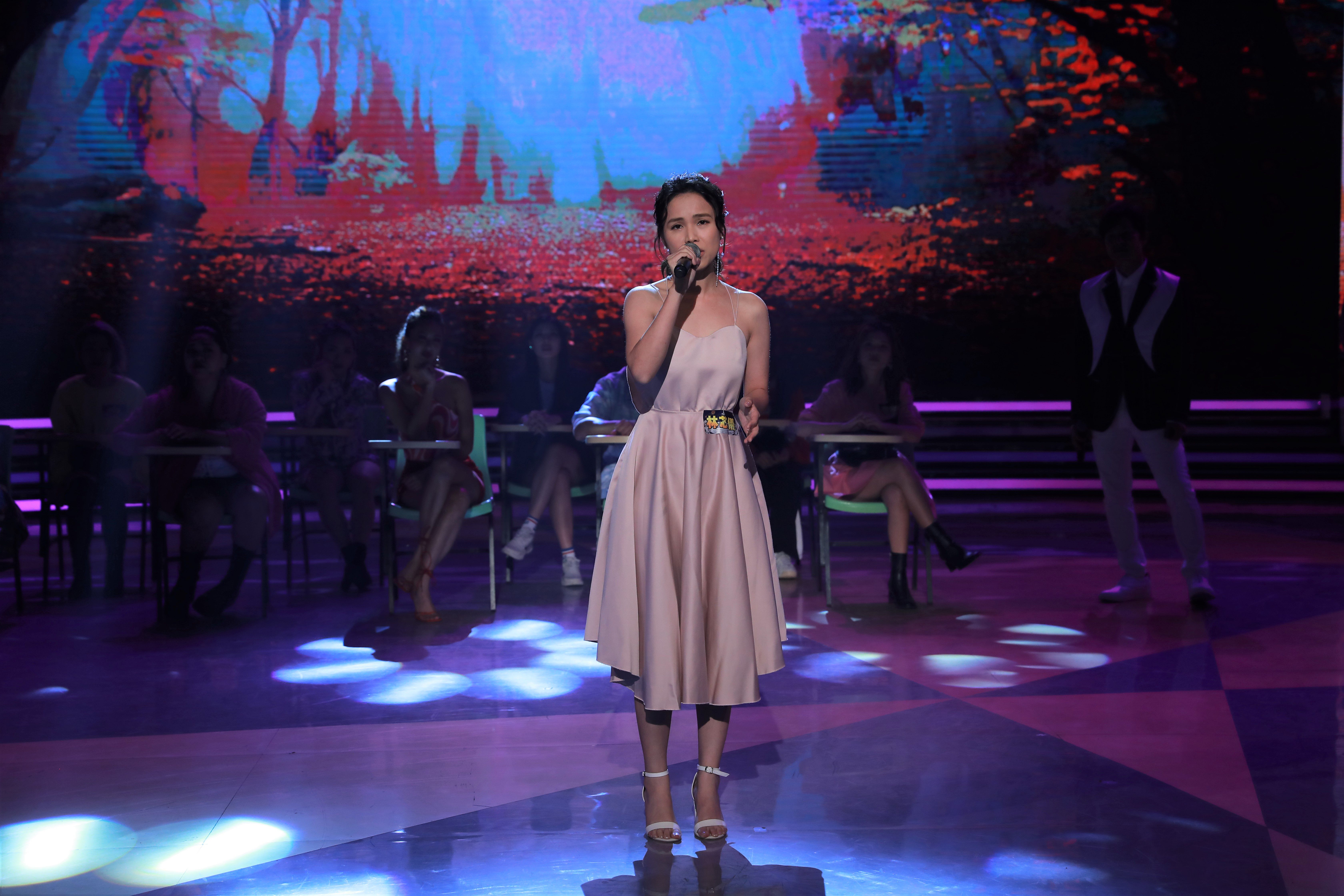林芯儀在節目表演台語歌曲。(圖/民視提供)