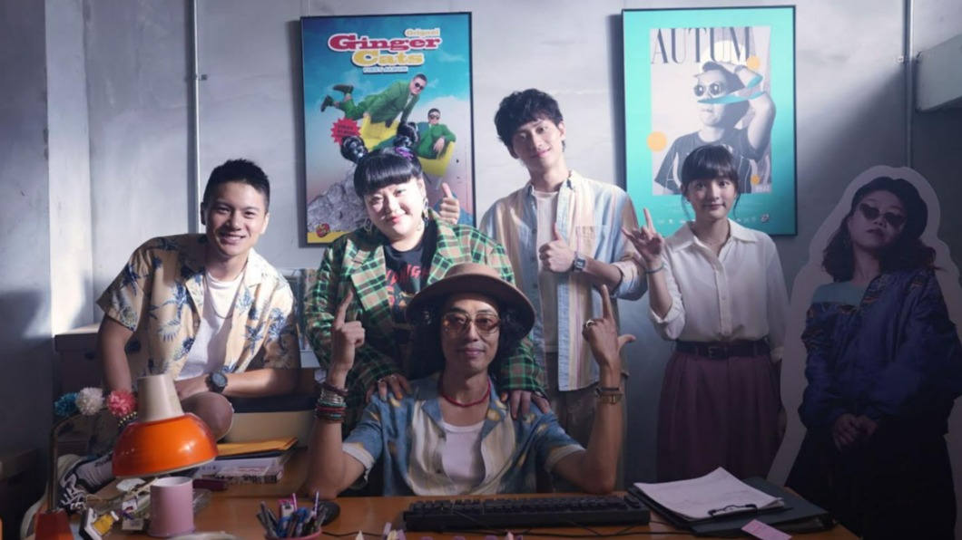《比悲傷更悲傷的故事》影集版演員群。(圖/Netflix提供)