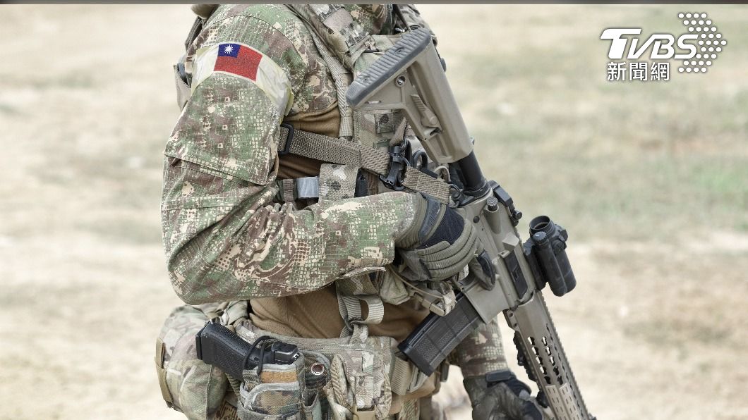 當兵是許多男人的回憶,過來人分享退伍令需要好好保留。(示意圖/shutterstock達志影像)