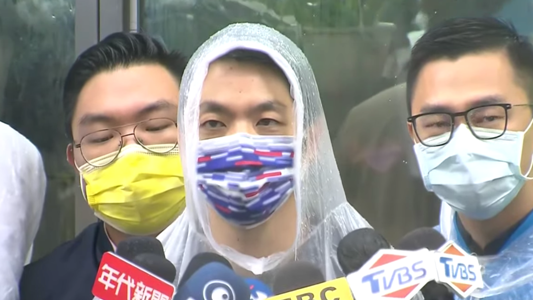 蔣萬安今赴北市信義區進行公投街頭宣講。(圖/TVBS)