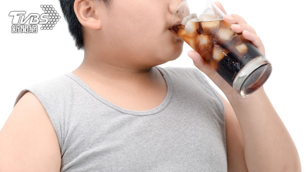 美國男一天要喝到12罐可樂才能維持精神。（示意圖，非當事人／shutterstock達志影像）