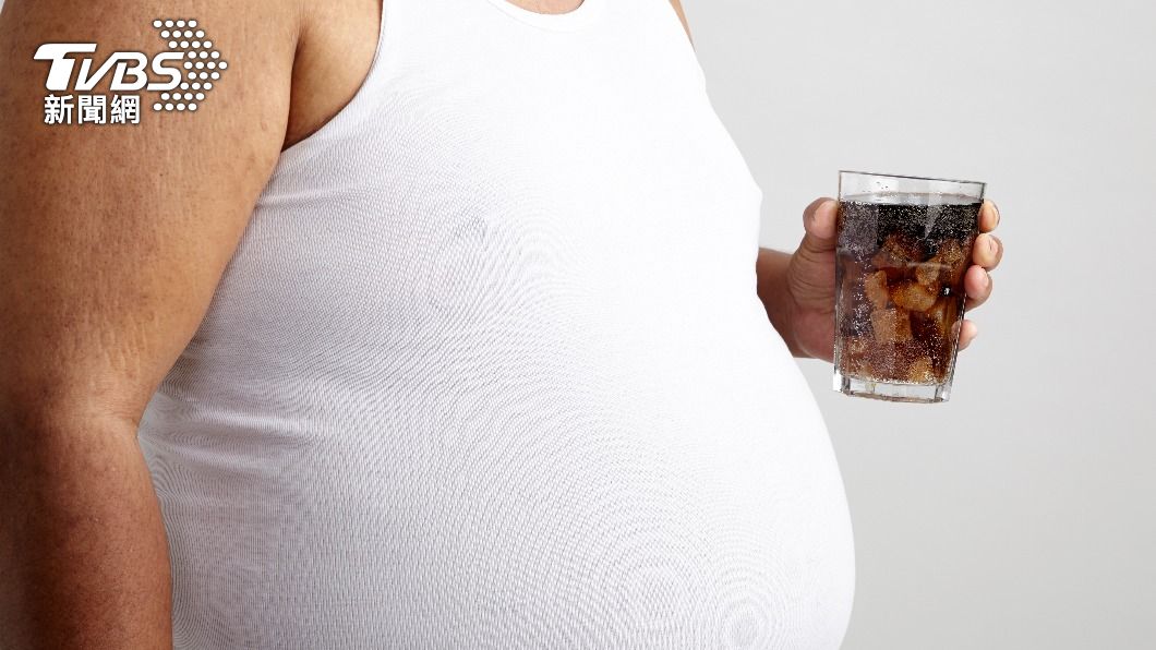 碳酸飲料可能影響人們的健康。(示意圖/shutterstock達志影像)