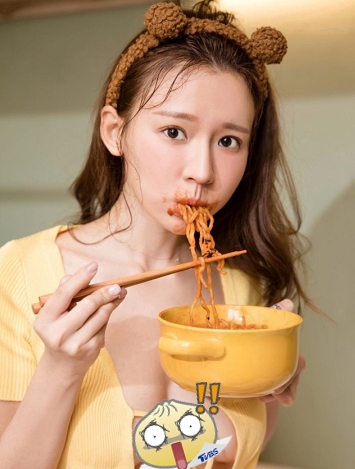 林莎曬出吃麵辣照。（圖／翻攝自林莎IG）
