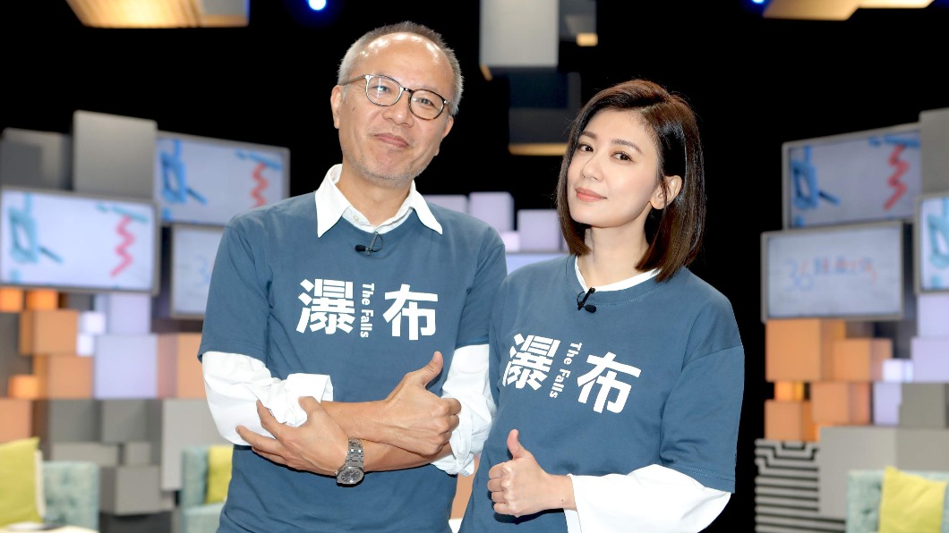 賈靜雯和導演鍾孟宏上節目宣傳電影《瀑布》。(圖/公視提供)