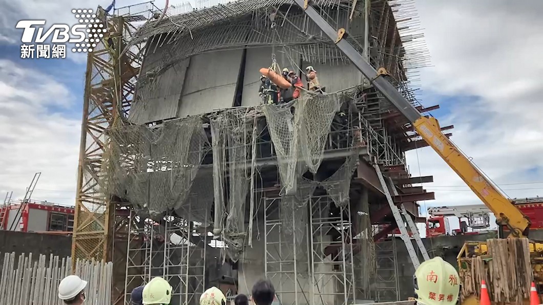 新北市三峽一處捷運工地,下午發生坍塌意外。(圖/TVBS)