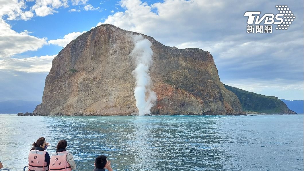 24年來最大量!龜山島「磺煙」大噴發 連宜蘭都可見