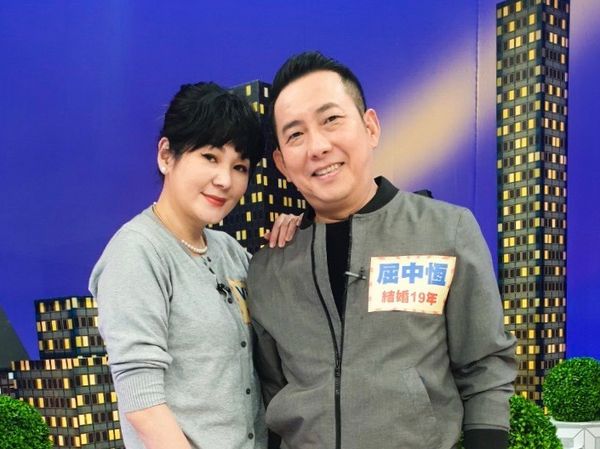 Vicky曾身穿性感睡衣暗示屈中恆「早點進房間」,無奈卻被遺忘。(圖/衛視中文台提供)