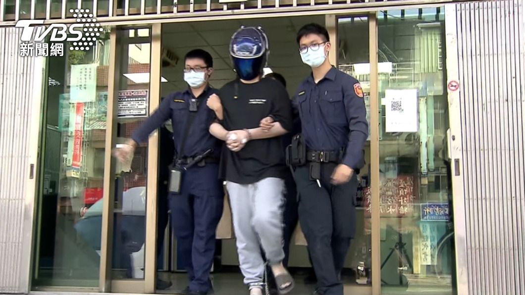 蔣男晚間被移送地檢署複訊。(圖/TVBS)