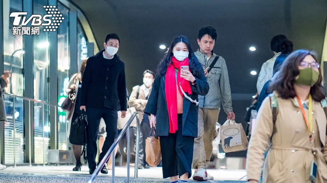 明日強烈冷空氣來襲,全台南北部氣溫溜滑梯。(示意圖/shutterstock達志影像)