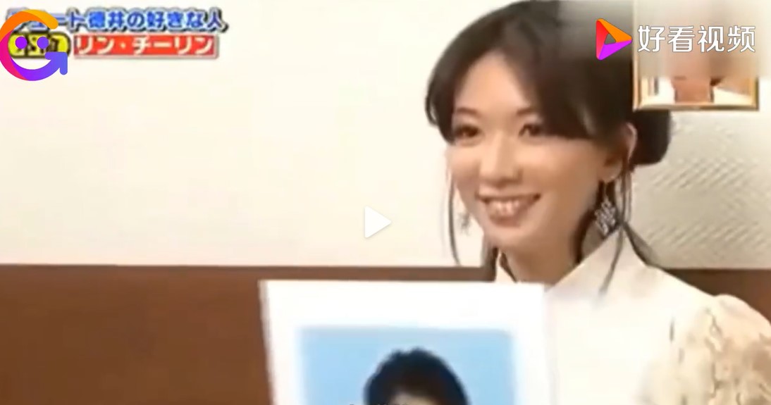 妝容明顯和過去上節目的形象不同。(圖/翻攝自微博@可樂追星)