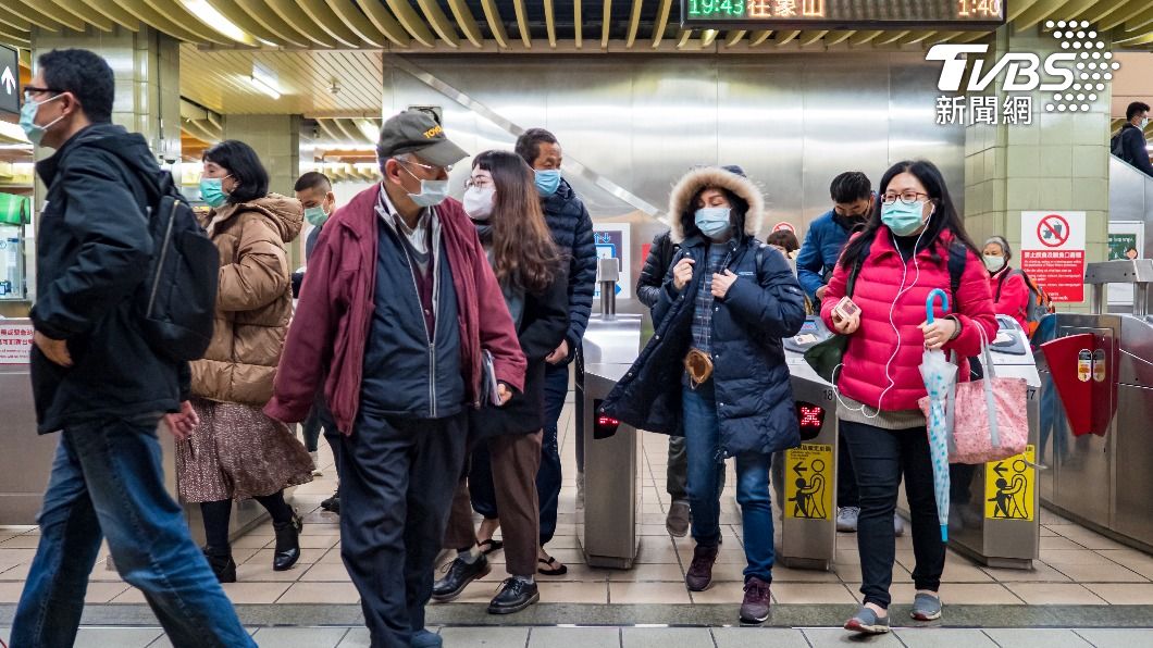 下週二低溫下探13度,民眾外出務必做好保暖。(示意圖/shutterstock達志影像)