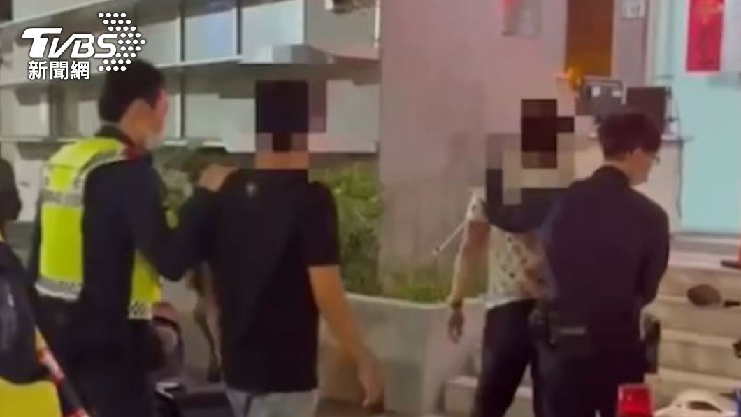 警方將兩人逮捕。(圖/TVBS)