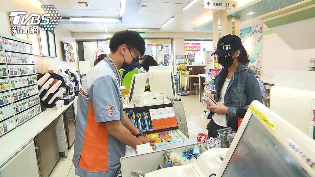 超商店員要line!他羞炸 網揭「隱藏好康」:別拒絕