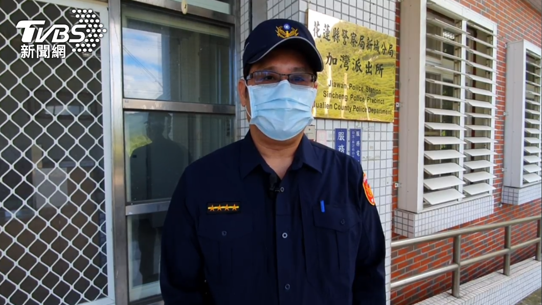 警方表示,木條是否為拖板車所掉落,尚待釐清。(圖/TVBS)