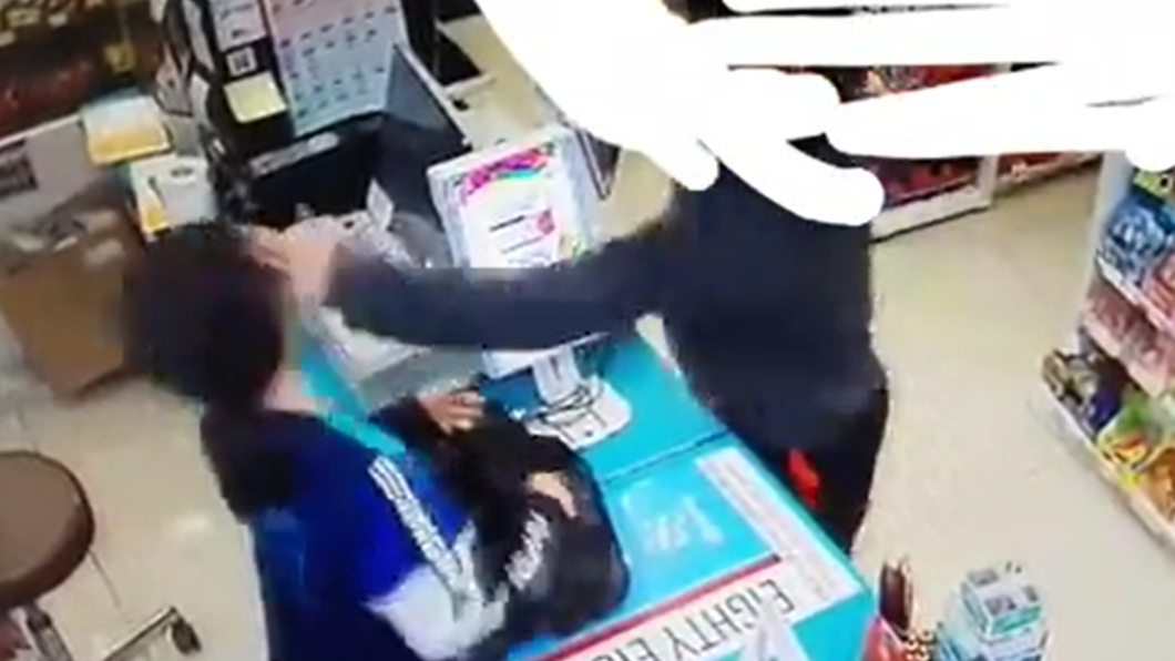 南韓也有!提醒男顧客戴口罩 超商女店員遭狠搧耳光倒地
