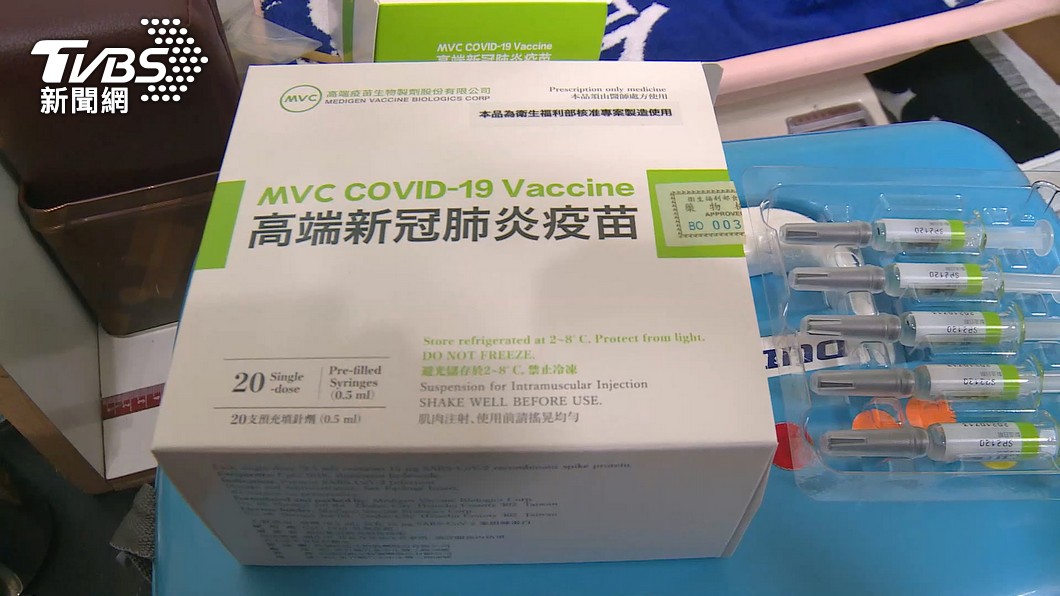 高端疫苗為單劑包裝怕受試者辨別出還必須戴眼罩打針。（圖／TVBS資料畫面）