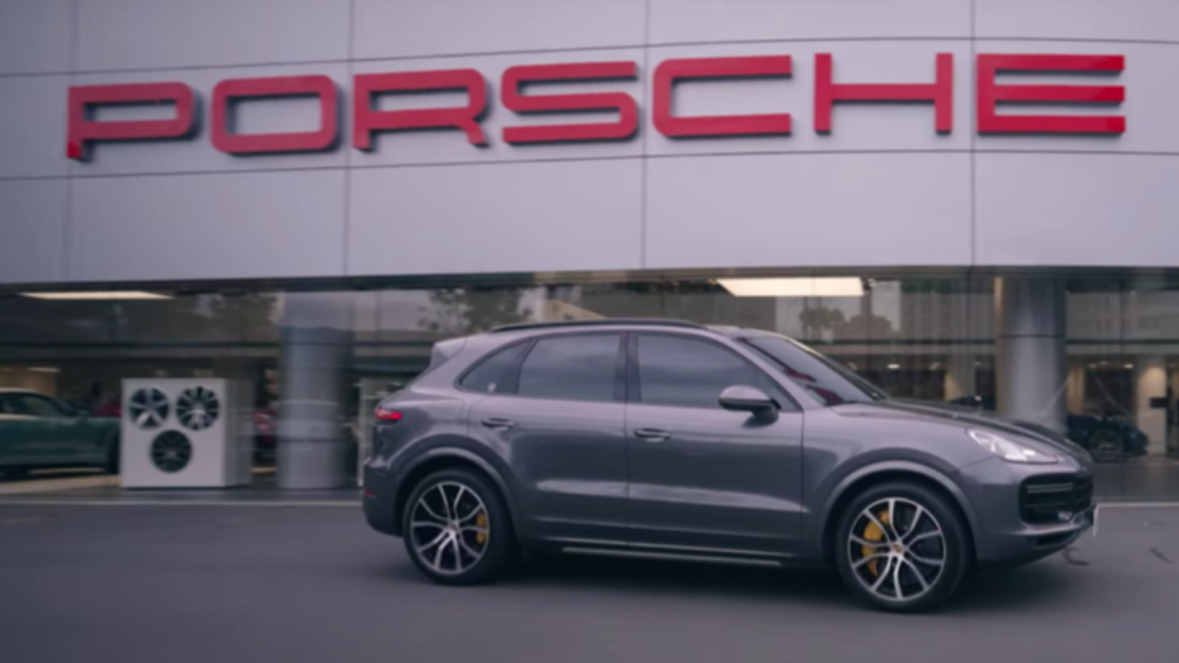 王陽明所選擇的車款是Cayenne Turbo，他不諱言這其實是一輛展示車，但是里程數僅2,000公里而已。（圖／翻攝自EMC YT）