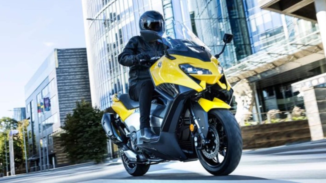 22年式Yamaha TMAX登場 升級7吋數位儀表超吸睛!