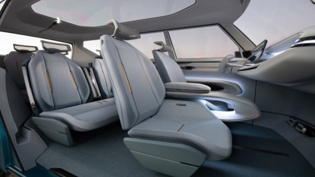 EV9 Concept座艙採用6人座佈局,並搭載全景天窗。(圖/Kia提供)