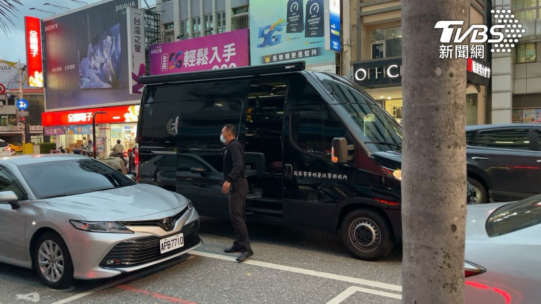 刑事局防爆小組。(圖/TVBS)
