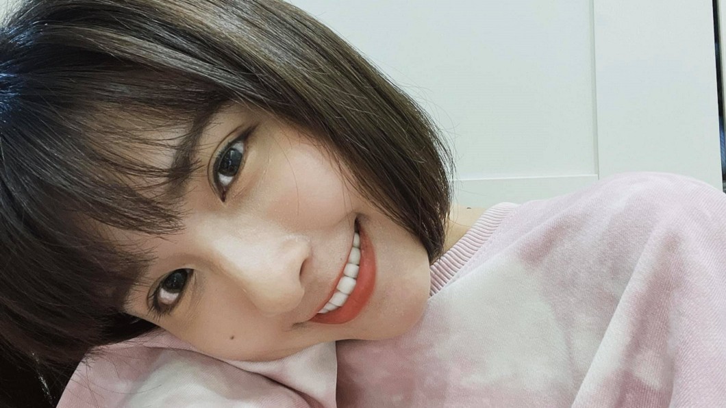 峮峮憑著甜美外型圈粉無數。(圖/翻攝自峮峮-吳函峮Facebook)