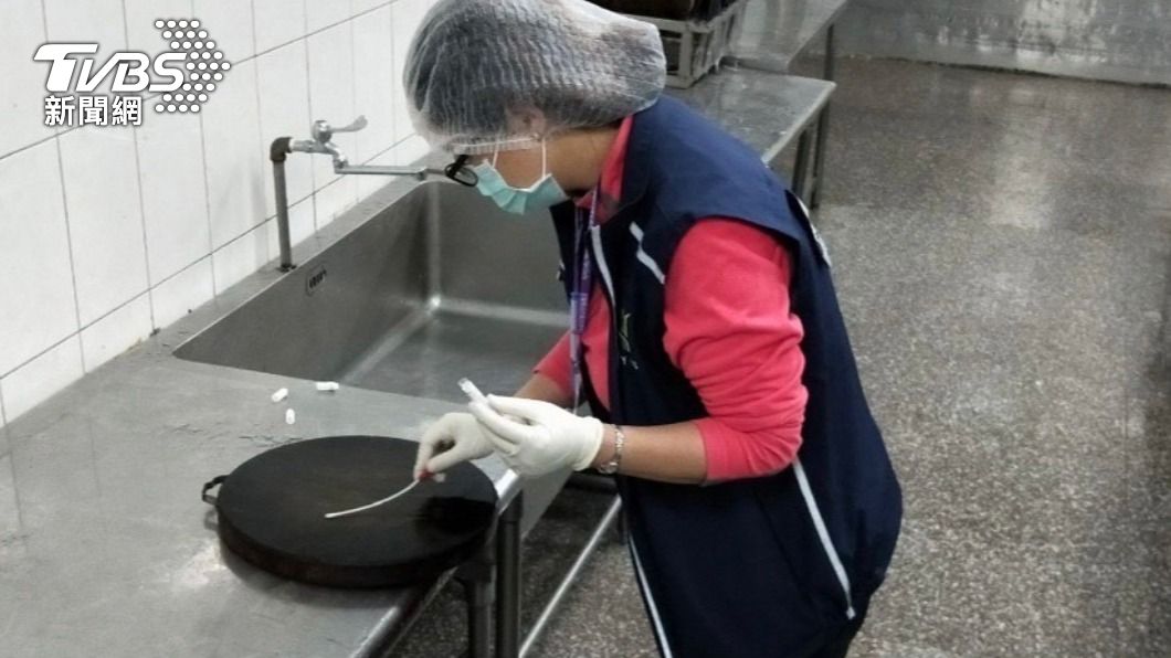 衛生局派員稽查供餐場所及學校。（圖／宜蘭衛生局提供）