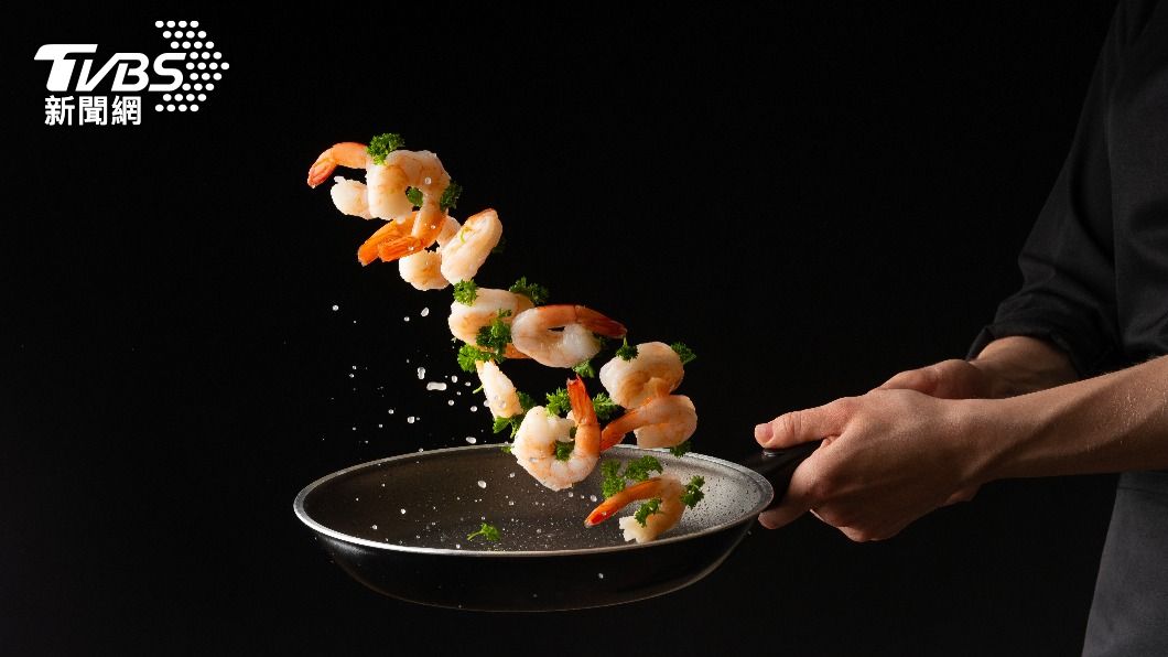 吃蝦意味著一整年笑哈哈。(示意圖/shutterstock達志影像)