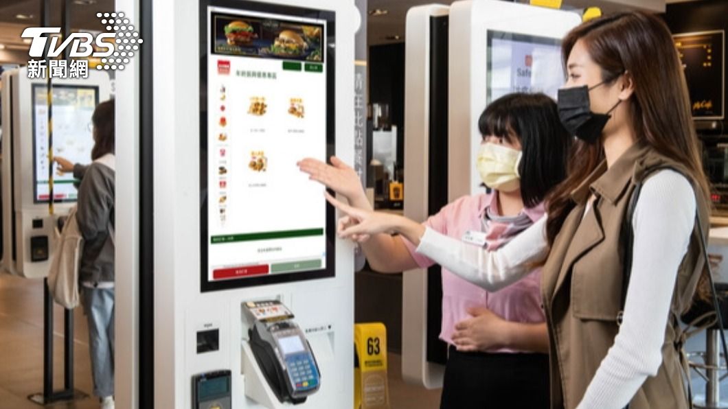 麥當勞首度開放可於「數位自助點餐機」使用優惠。(圖/台灣麥當勞提供)