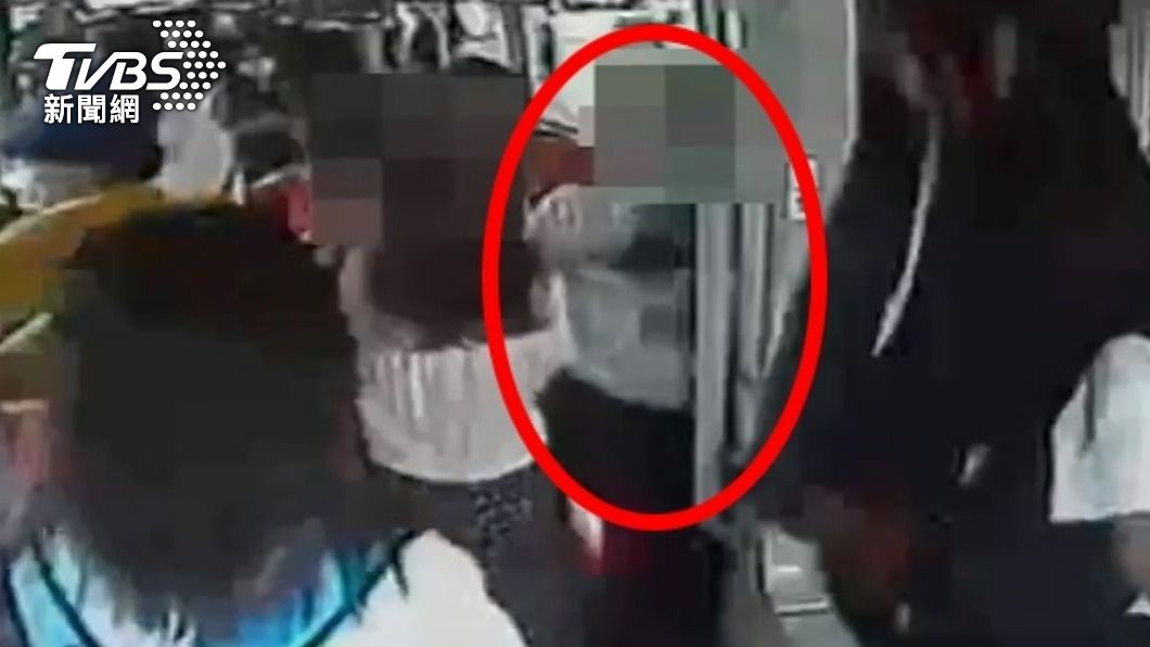 見妙齡女走過「抬起手肘」遭控襲胸!工程師辯:不是故意