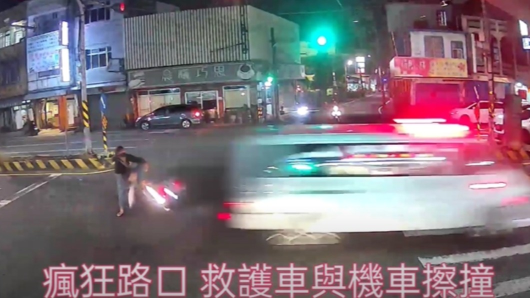 搶快撞倒女騎士 「假救護車」駕駛還無照又違規改車