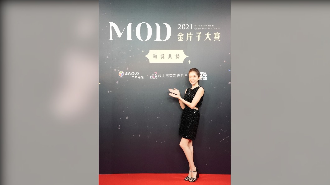 許瑋甯台上無預警唱跳即興RAP 背後內幕曝光