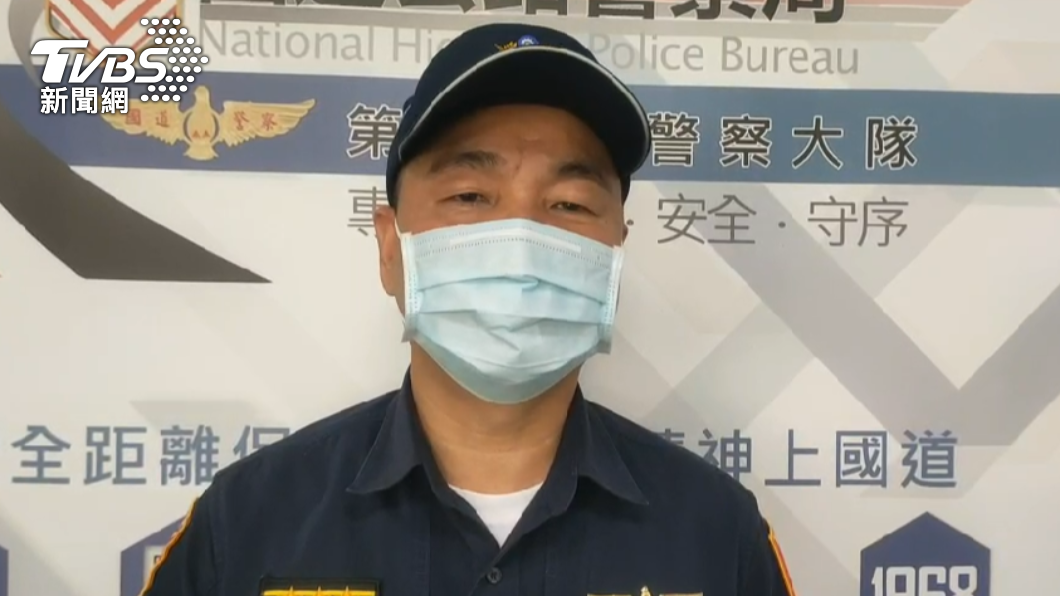 國道公路警察局第2大隊副大隊長鄧明隆說明案情。(圖/國道警方提供)