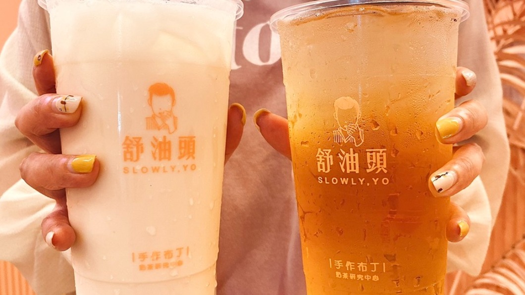 「鳴日舒醒茶」(圖右)熱熱喝最推薦。(圖/舒油頭提供)