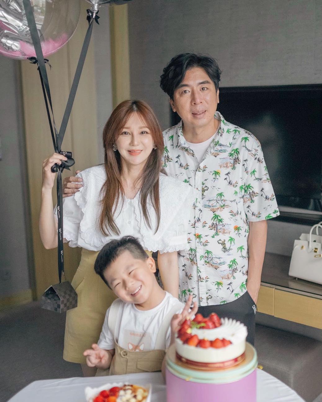 梁赫群與老婆育有一個寶貝兒子,家庭生活非常幸福。(圖/翻攝自梁赫群臉書)