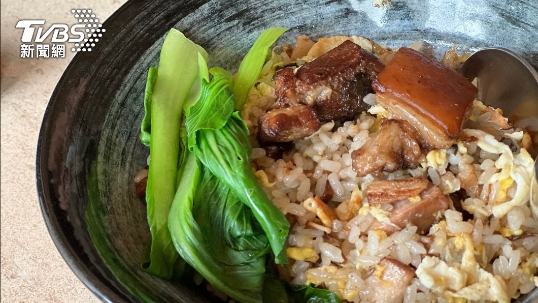 常見的梅菜扣肉炒飯也有新變化。(圖/TVBS)