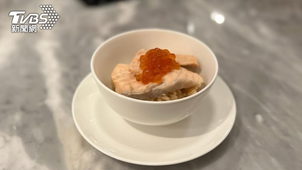 宮城料理鮭魚親子蓋飯。(圖/TVBS)