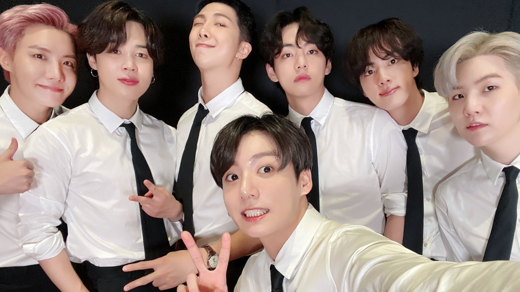 BTS今年三度奪下全美音樂獎「最受歡迎流行雙人組或團體」獎項。(圖/翻攝自BTS臉書)