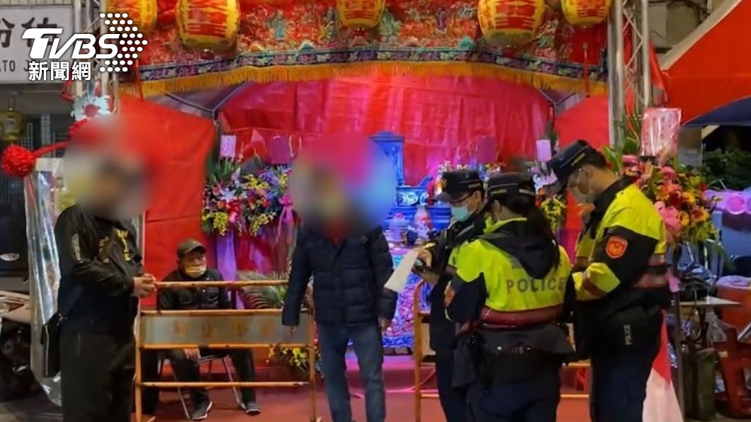 警方加強臨檢、路檢。(圖/TVBS)