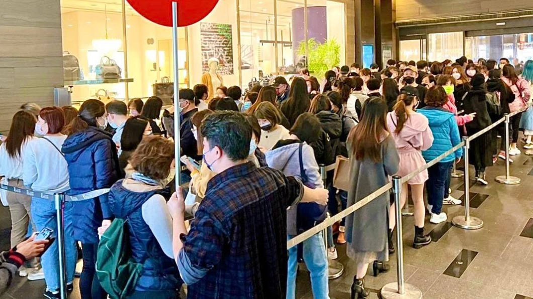 週年慶有大批民眾排隊入場。(圖/業者提供)