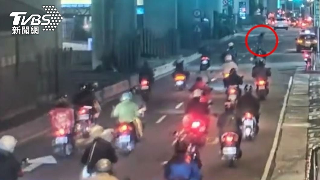 當時車流量相當大。(圖/TVBS)