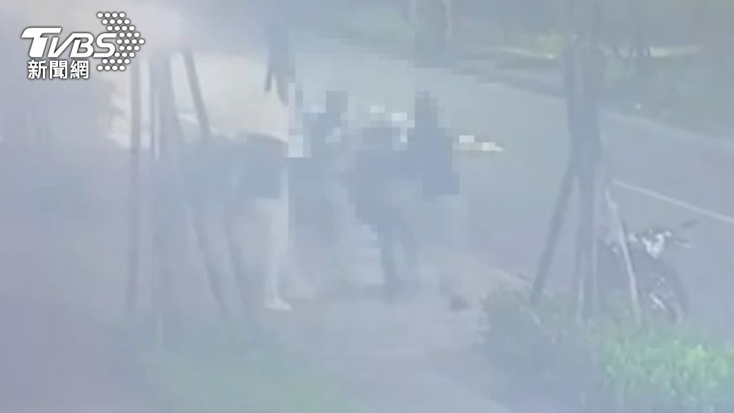 惡煞當街將人擄走。(圖/TVBS)