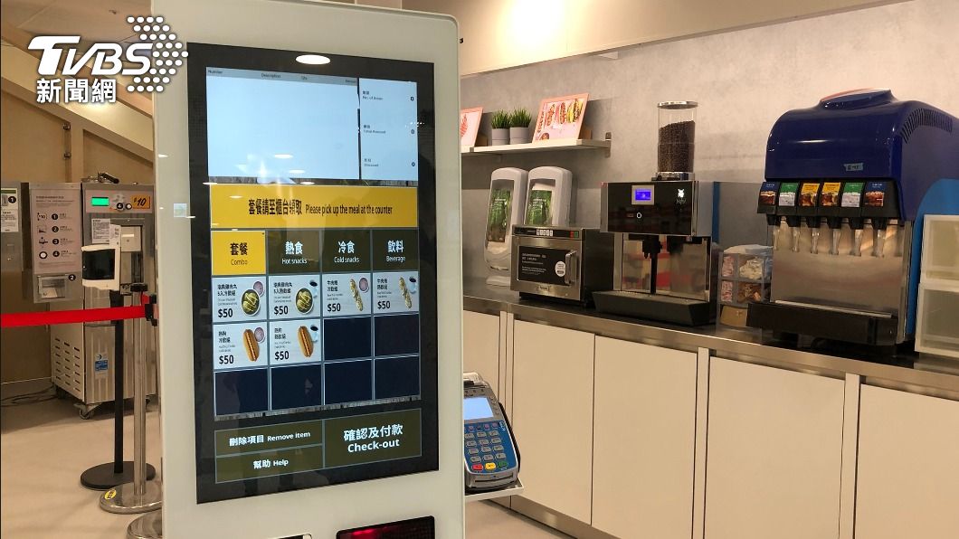 IKEA美食小站首度推出自助結帳機。(圖/TVBS)