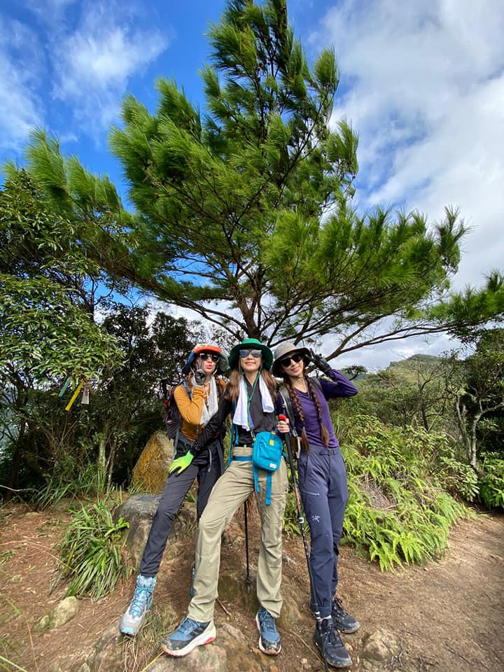 S.H.E.有空時會合體爬山。(圖/翻攝自Hebe臉書)