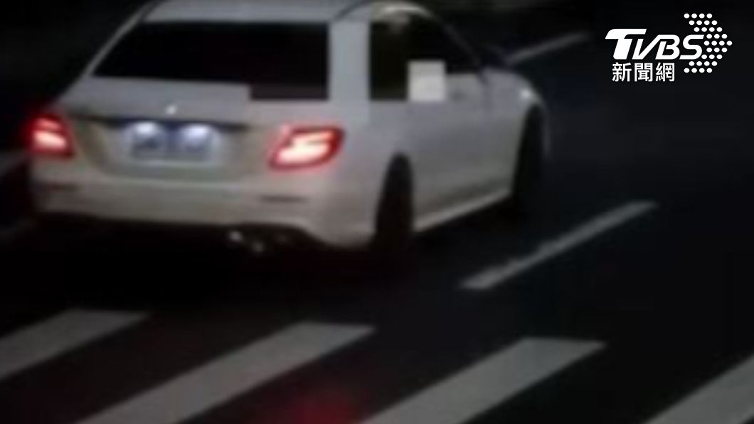 駕駛酒後在街頭狂飆。(圖/TVBS)