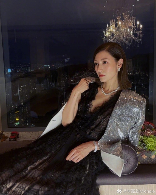 李嘉欣曾駁斥豪門家規的傳聞。(圖/翻攝自李嘉欣微博)