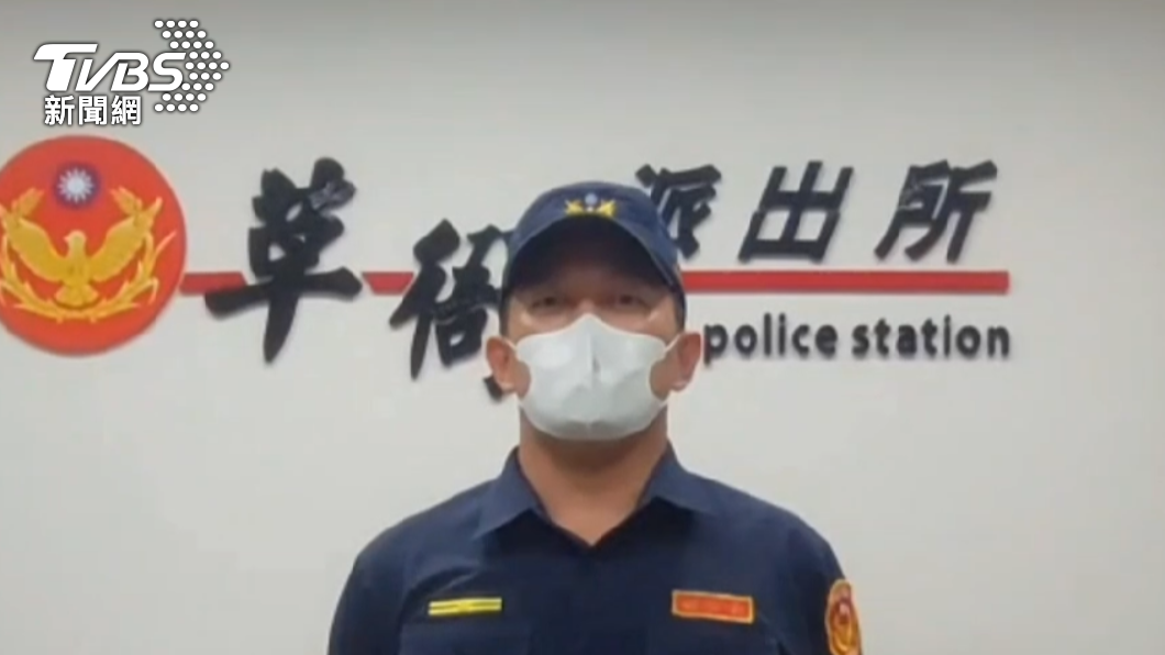 草衙派出所副所長吳思賢說明案情。(圖/警方提供)
